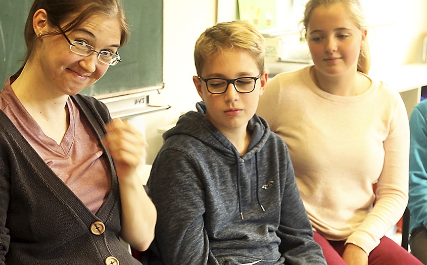 Steinmuehle_Lerngruppen Schülerinnen und Schüler bilden Lerngruppen und lernen gemeinsam in der Schule & Internat Steinmühle in Marburg, Hessen