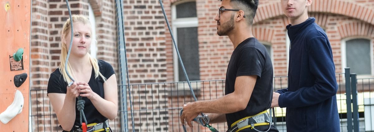 imageedit_1_5964769490 Schüler aus dem Sportinternat Steinmühle beim Bouldern in Marburg, Hessen