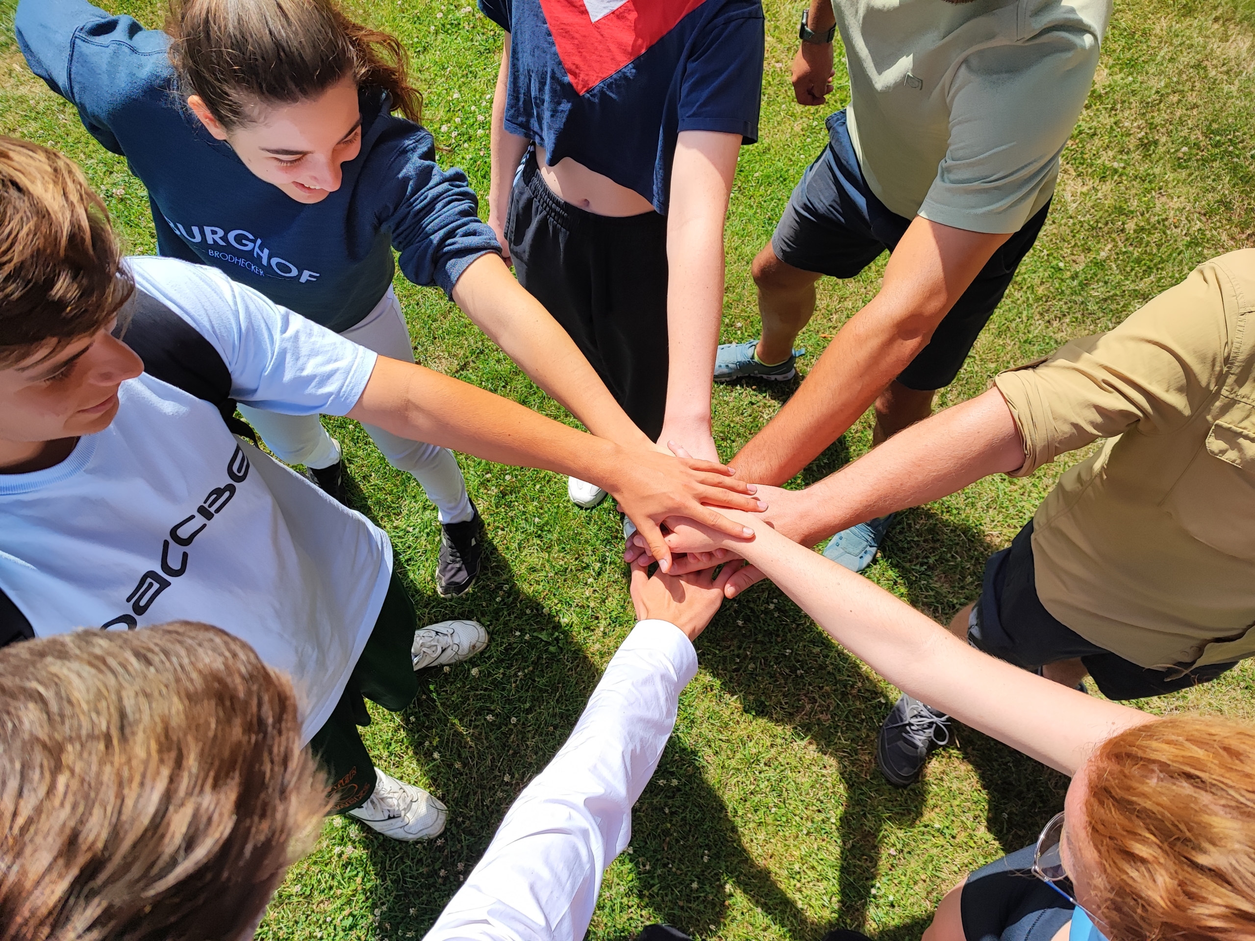 Hände_Mitte_2 Alle für einen, einer für alle