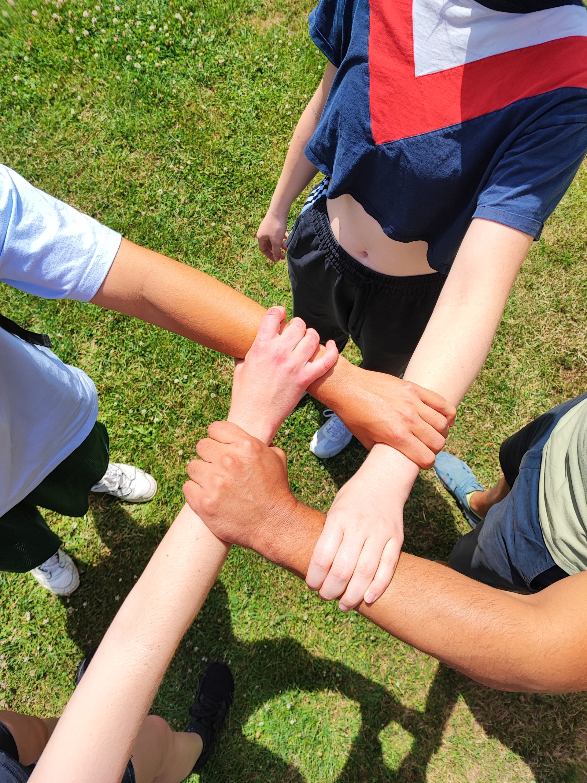 Hände_Viereck_1 wir halten zusammen