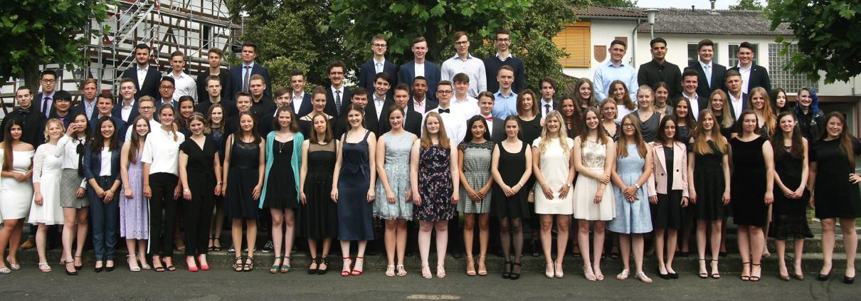 gruppenfoto von schülerinnen und schülern aus dem internat landschulheim steinmühle in marburg, hessen